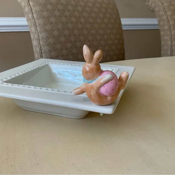 Somersault Easter Bunny Platter Decoration - Pink Egg 🪺 - Picture 3 of 6